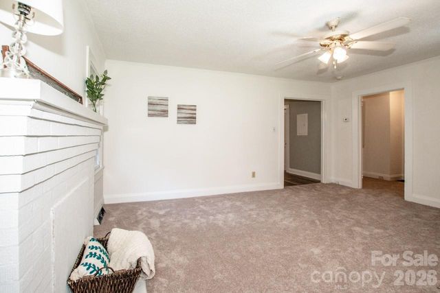 229 E Mcneely Avenue, Mooresville, NC 28115