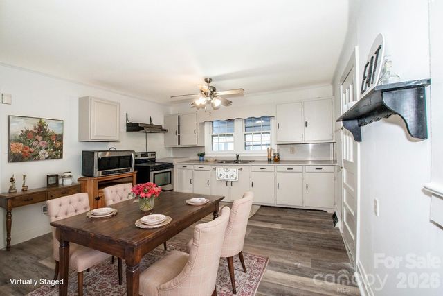 229 E Mcneely Avenue, Mooresville, NC 28115
