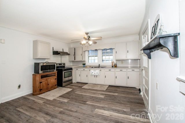 229 E Mcneely Avenue, Mooresville, NC 28115