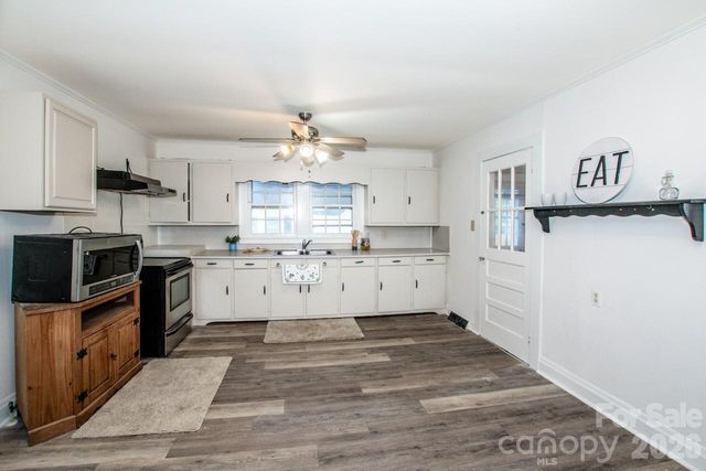 229 E Mcneely Avenue, Mooresville, NC 28115