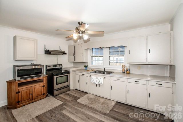 229 E Mcneely Avenue, Mooresville, NC 28115