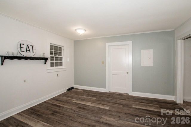 229 E Mcneely Avenue, Mooresville, NC 28115