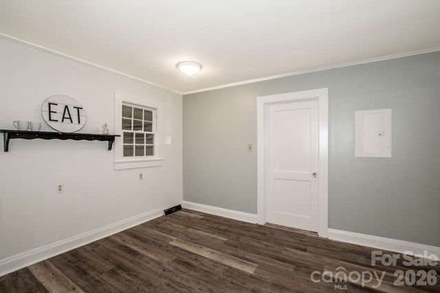 229 E Mcneely Avenue, Mooresville, NC 28115