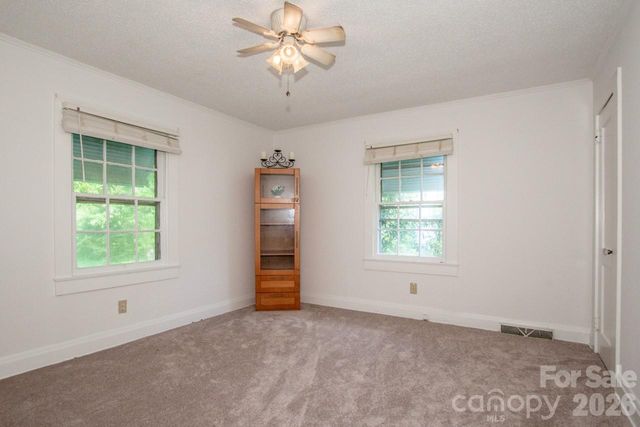 229 E Mcneely Avenue, Mooresville, NC 28115
