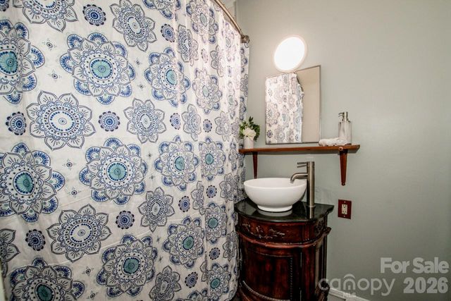 229 E Mcneely Avenue, Mooresville, NC 28115