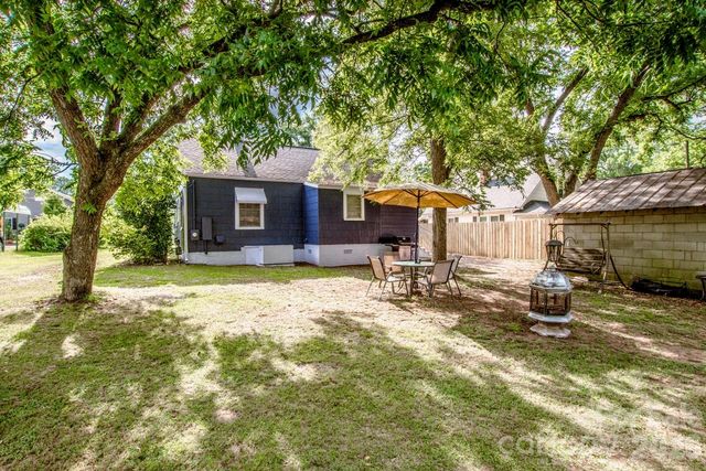229 E Mcneely Avenue, Mooresville, NC 28115