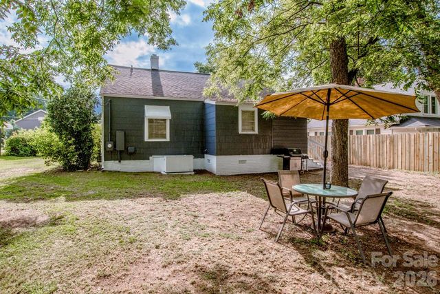 229 E Mcneely Avenue, Mooresville, NC 28115