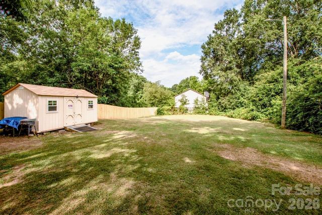 229 E Mcneely Avenue, Mooresville, NC 28115