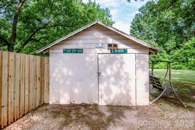 229 E Mcneely Avenue, Mooresville, NC 28115