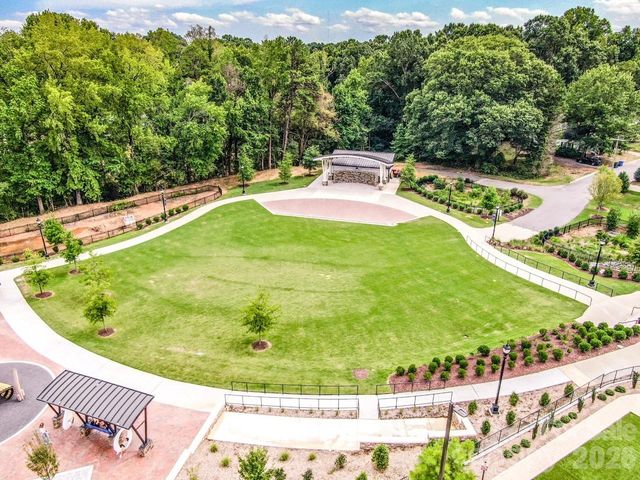 229 E Mcneely Avenue, Mooresville, NC 28115