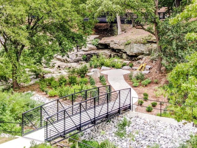 229 E Mcneely Avenue, Mooresville, NC 28115