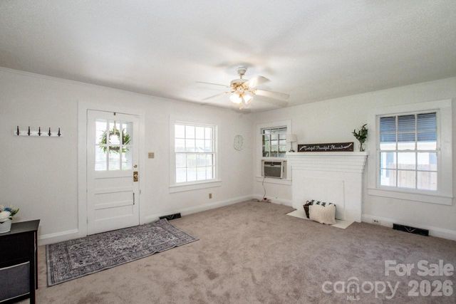 229 E Mcneely Avenue, Mooresville, NC 28115