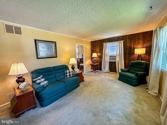 506 CARLISLE AVE, Phoenixville, PA 19460