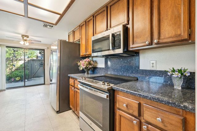 8137 Rose Vine Ln, Fair Oaks, CA 95628