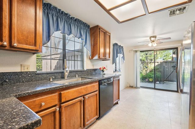 8137 Rose Vine Ln, Fair Oaks, CA 95628