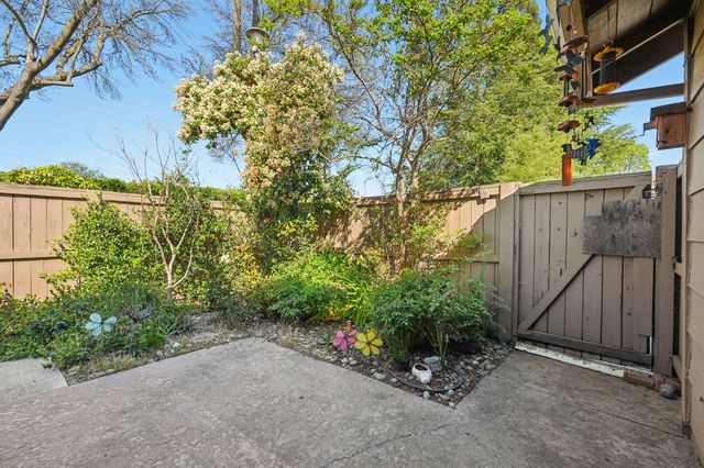 8137 Rose Vine Ln, Fair Oaks, CA 95628