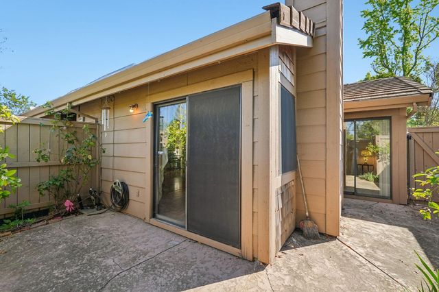 8137 Rose Vine Ln, Fair Oaks, CA 95628