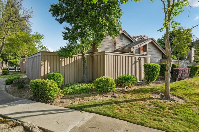 8137 Rose Vine Ln, Fair Oaks, CA 95628