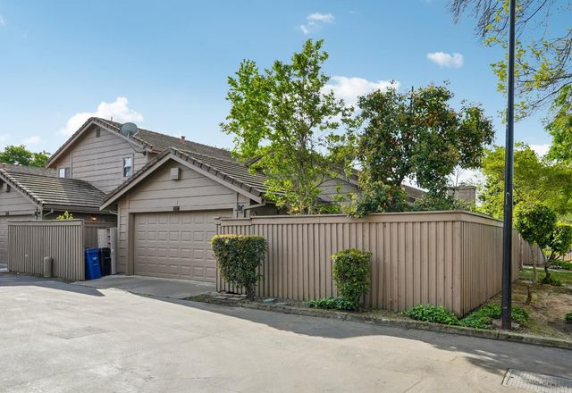 8137 Rose Vine Ln, Fair Oaks, CA 95628