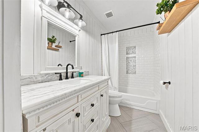 429 Beacon Point Lane, Wildwood, MO 63040