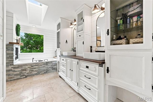 429 Beacon Point Lane, Wildwood, MO 63040