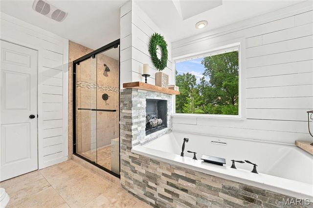 429 Beacon Point Lane, Wildwood, MO 63040