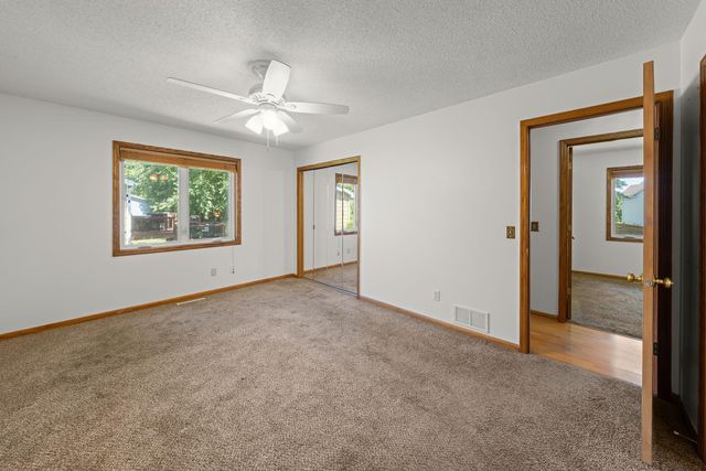 17446 Goldenview Avenue, Lakeville, MN 55044
