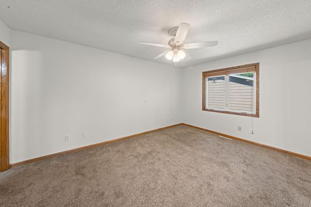 17446 Goldenview Avenue, Lakeville, MN 55044