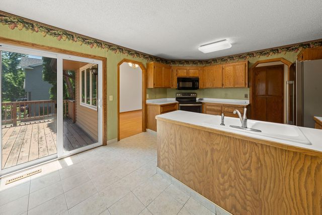 17446 Goldenview Avenue, Lakeville, MN 55044