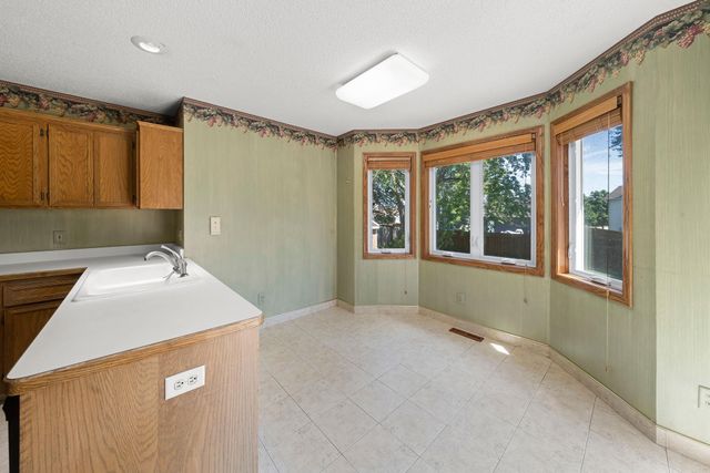 17446 Goldenview Avenue, Lakeville, MN 55044