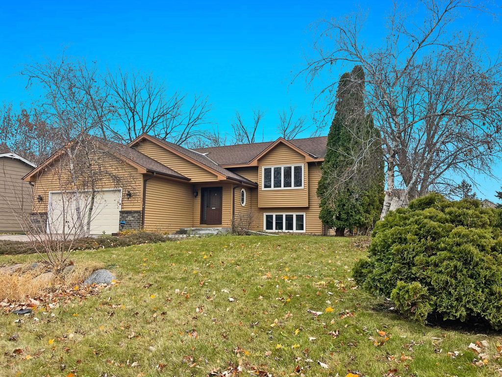17446 Goldenview Avenue, Lakeville, MN 55044