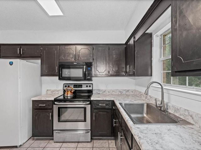 6875 Williamsburg Court, Irvington, AL 36544