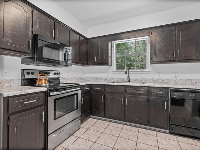 6875 Williamsburg Court, Irvington, AL 36544