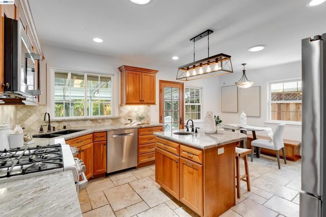 3938 Harvard Ct, Livermore, CA 94550