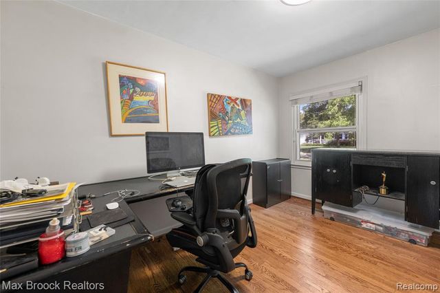 18135 Kinross Avenue, Beverly Hills, MI 48025