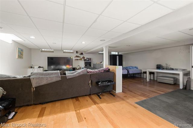 18135 Kinross Avenue, Beverly Hills, MI 48025