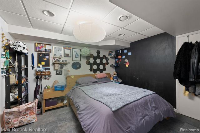 18135 Kinross Avenue, Beverly Hills, MI 48025