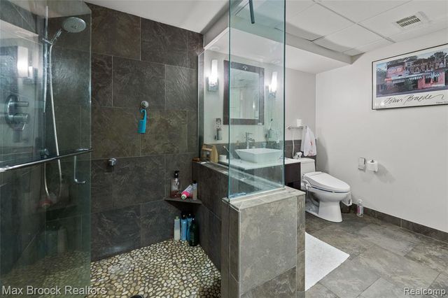 18135 Kinross Avenue, Beverly Hills, MI 48025