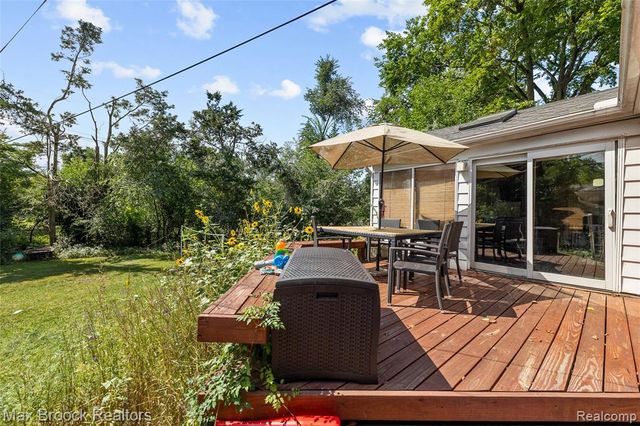 18135 Kinross Avenue, Beverly Hills, MI 48025