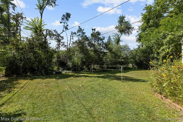 18135 Kinross Avenue, Beverly Hills, MI 48025