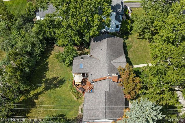 18135 Kinross Avenue, Beverly Hills, MI 48025