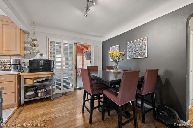 18135 Kinross Avenue, Beverly Hills, MI 48025