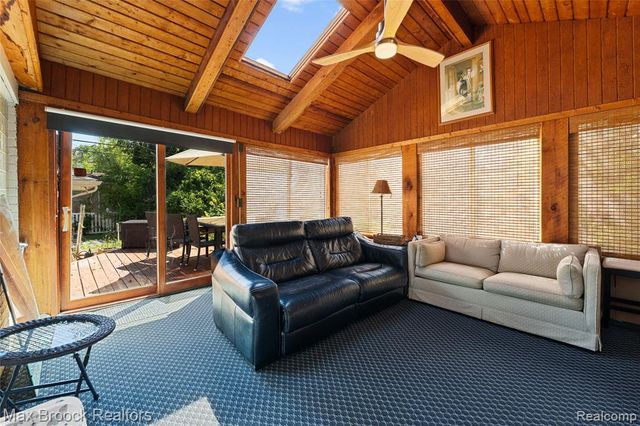 18135 Kinross Avenue, Beverly Hills, MI 48025