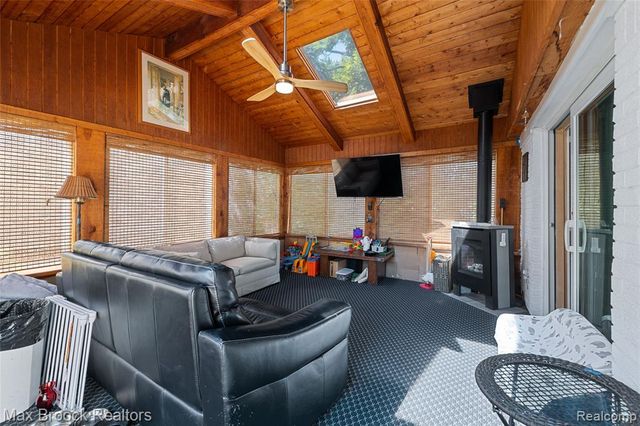 18135 Kinross Avenue, Beverly Hills, MI 48025