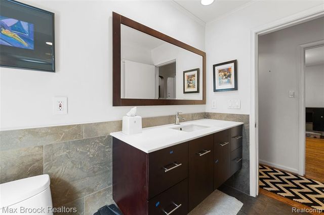 18135 Kinross Avenue, Beverly Hills, MI 48025