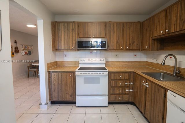 2366 SW 70th Way 4, Davie, FL 33317