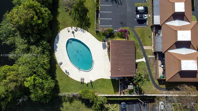 2366 SW 70th Way 4, Davie, FL 33317