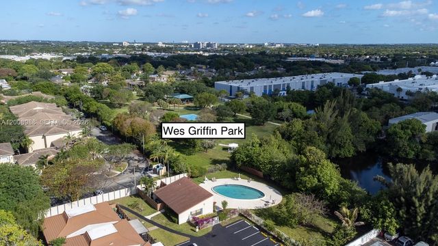 2366 SW 70th Way 4, Davie, FL 33317