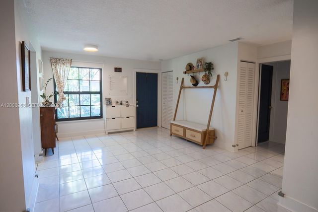 2366 SW 70th Way 4, Davie, FL 33317