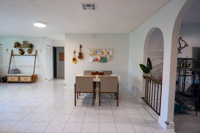 2366 SW 70th Way 4, Davie, FL 33317